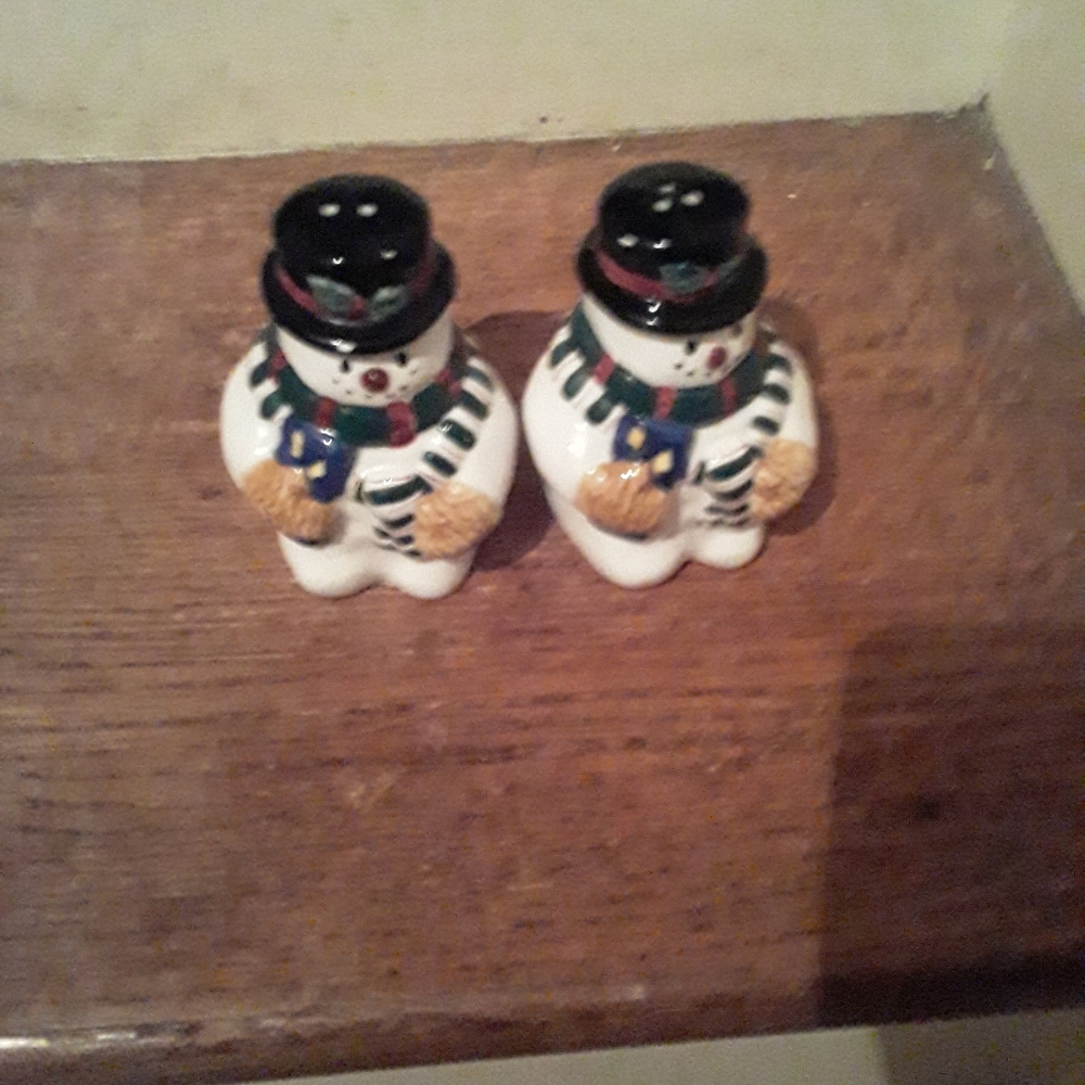 Snowmen Vintage Salt and pepper shakers ceramic